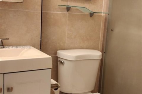 Снять в аренду кондоминиум в Холливуд, Флорида 1 спальня, 66.89м2, № 1999307 - фото 19