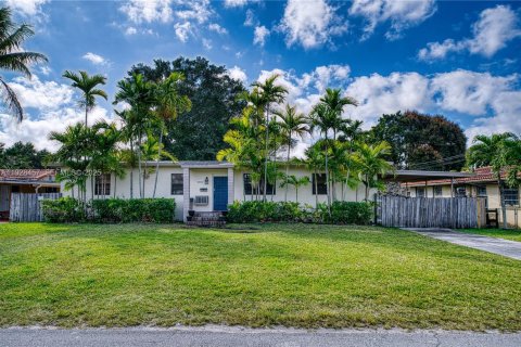 House in Miami, Florida 3 bedrooms, 144 sq.m. № 2034888 - photo 6