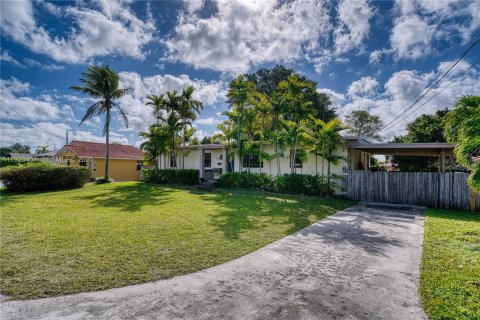 House in Miami, Florida 3 bedrooms, 144 sq.m. № 2034888 - photo 4