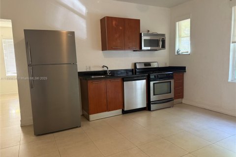 Condominio en venta en Miami Beach, Florida, 1 dormitorio, 49.24 m2 № 1952488 - foto 2