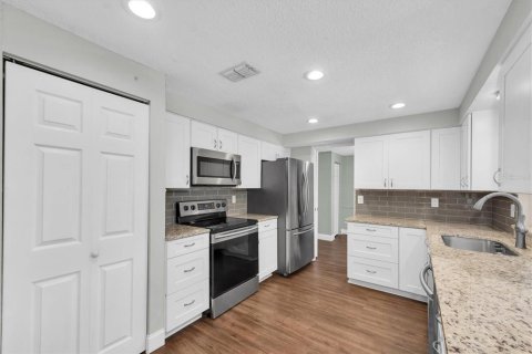 House in Oldsmar, Florida 4 bedrooms, 154.03 sq.m. № 1740595 - photo 8