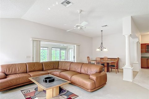 House in The Villages, Florida 3 bedrooms, 179.02 sq.m. № 1677938 - photo 15