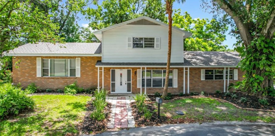 House in Lakeland, Florida 4 bedrooms, 196.95 sq.m. № 1866038