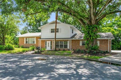House in Lakeland, Florida 4 bedrooms, 196.95 sq.m. № 1866038 - photo 3