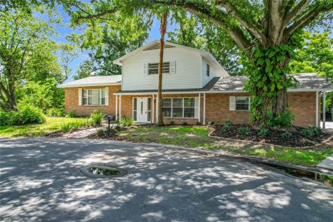 House in Lakeland, Florida 4 bedrooms, 196.95 sq.m. № 1866038 - photo 4
