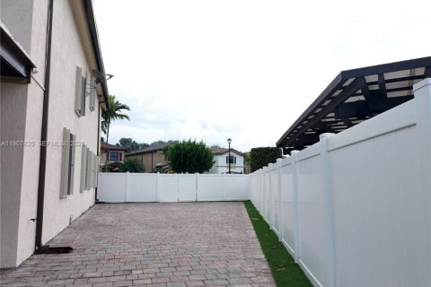 Снять в аренду виллу или дом в Хайалиа, Флорида 5 спален, 256.32м2, № 1964487 - фото 25