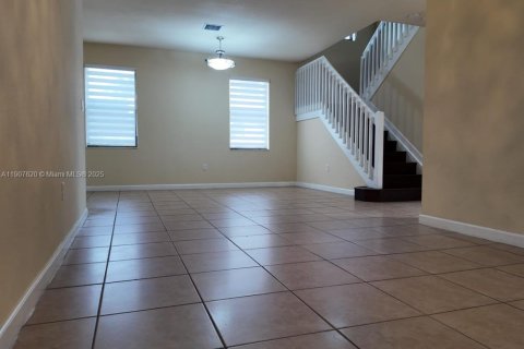 Villa ou maison à louer à Hialeah, Floride: 5 chambres, 256.32 m2 № 1964487 - photo 5