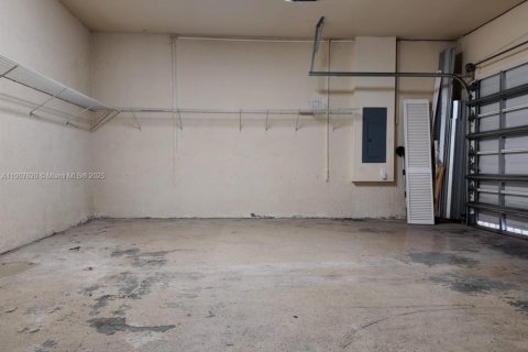 Villa ou maison à louer à Hialeah, Floride: 5 chambres, 256.32 m2 № 1964487 - photo 7