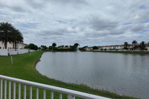 Villa ou maison à louer à Hialeah, Floride: 5 chambres, 256.32 m2 № 1964487 - photo 19