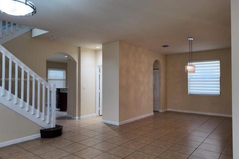 Villa ou maison à louer à Hialeah, Floride: 5 chambres, 256.32 m2 № 1964487 - photo 6
