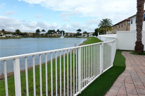 Снять в аренду виллу или дом в Хайалиа, Флорида 5 спален, 256.32м2, № 1964487 - фото 26