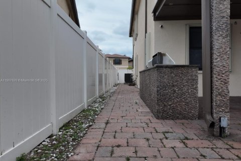 Villa ou maison à louer à Hialeah, Floride: 5 chambres, 256.32 m2 № 1964487 - photo 18