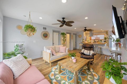 Condo in Hollywood, Florida, 2 bedrooms  № 2178967 - photo 8