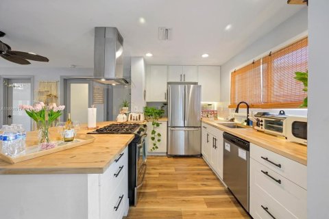 Condo in Hollywood, Florida, 2 bedrooms  № 2178967 - photo 11