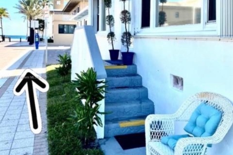 Condo in Hollywood, Florida, 2 bedrooms  № 2178967 - photo 15