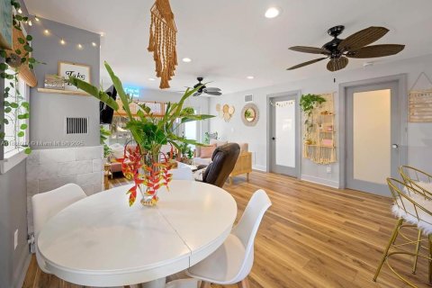 Condo in Hollywood, Florida, 2 bedrooms  № 2178967 - photo 12