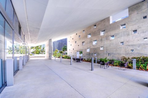 Снять в аренду кондоминиум в Майами, Флорида 2 спальни, 117.15м2, № 1965989 - фото 27