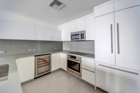Снять в аренду кондоминиум в Майами, Флорида 2 спальни, 117.15м2, № 1965989 - фото 11