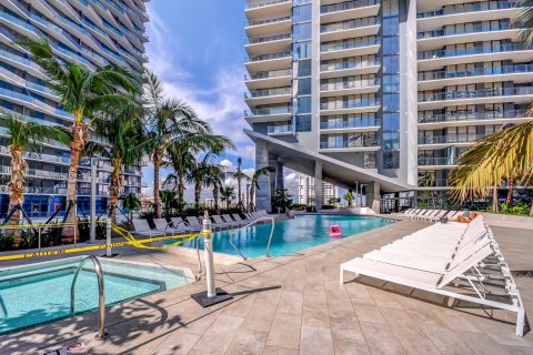 Снять в аренду кондоминиум в Майами, Флорида 2 спальни, 117.15м2, № 1965989 - фото 25