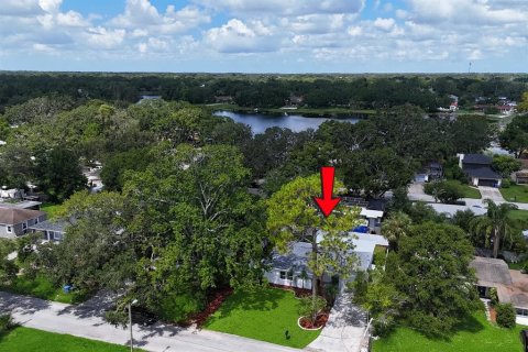 House in Tampa, Florida 4 bedrooms, 144.37 sq.m. № 1853773 - photo 2