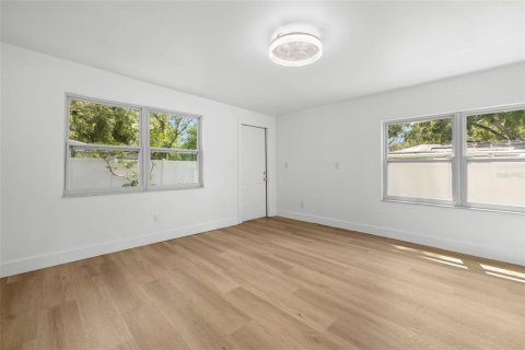 House in Tampa, Florida 4 bedrooms, 144.37 sq.m. № 1853773 - photo 16