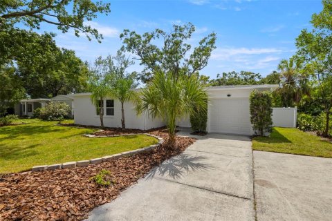 House in Tampa, Florida 4 bedrooms, 144.37 sq.m. № 1853773 - photo 3