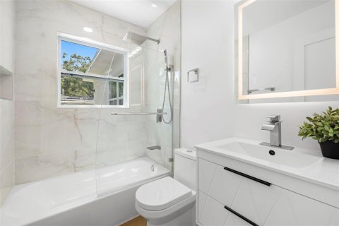 House in Tampa, Florida 4 bedrooms, 144.37 sq.m. № 1853773 - photo 30