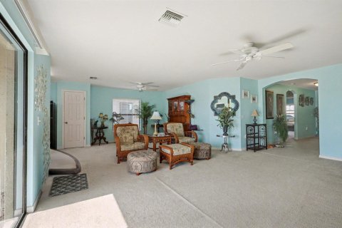 Villa ou maison à vendre à Lehigh Acres, Floride: 3 chambres, 150.13 m2 № 2242234 - photo 8