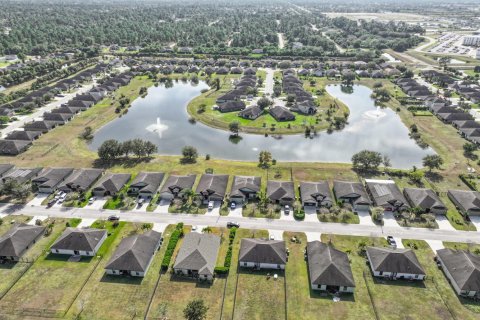 Villa ou maison à vendre à Lehigh Acres, Floride: 3 chambres, 150.13 m2 № 2242234 - photo 2