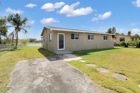 Casa en venta en Homestead, Florida, 3 dormitorios, 100.33 m2 № 2084982 - foto 5