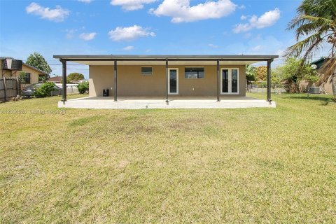 Casa en venta en Homestead, Florida, 3 dormitorios, 100.33 m2 № 2084982 - foto 27