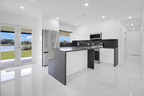 Casa en venta en Homestead, Florida, 3 dormitorios, 100.33 m2 № 2084982 - foto 13