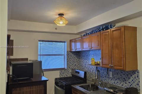 Condo in Miami Beach, Florida  № 1950137 - photo 17