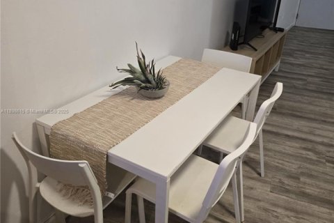 Condo in Miami Beach, Florida  № 1950137 - photo 19