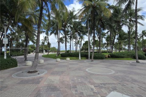 Condo in Miami Beach, Florida  № 1950137 - photo 9