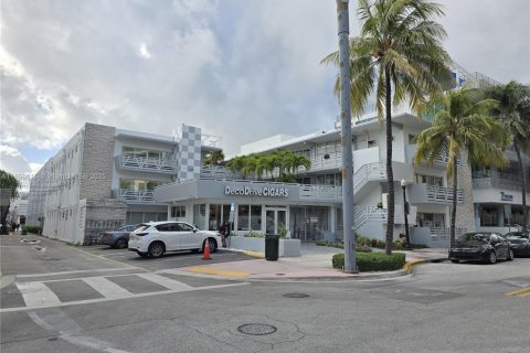 Condo in Miami Beach, Florida  № 1950137 - photo 1