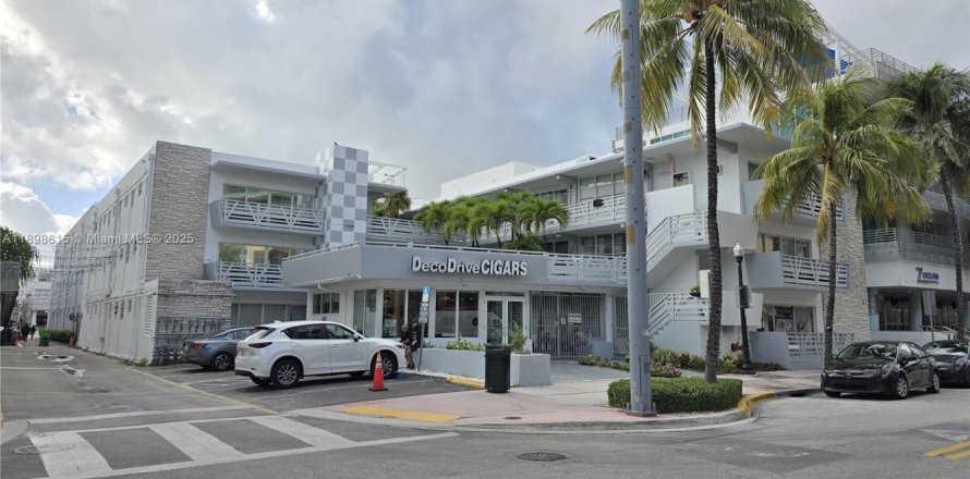 Studio in the Condo in Miami Beach, Florida  № 1950137