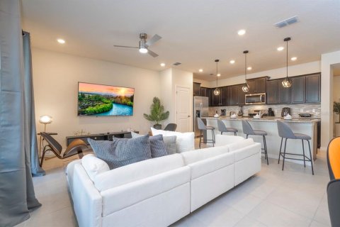 Townhouse in Davenport, Florida 5 bedrooms, 213.02 sq.m. № 2214153 - photo 4