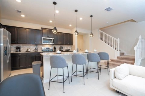 Townhouse in Davenport, Florida 5 bedrooms, 213.02 sq.m. № 2214153 - photo 3