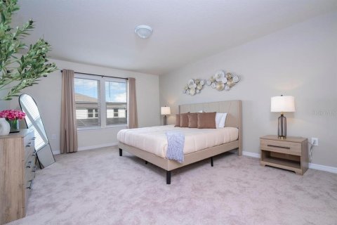 Townhouse in Davenport, Florida 5 bedrooms, 213.02 sq.m. № 2214153 - photo 10
