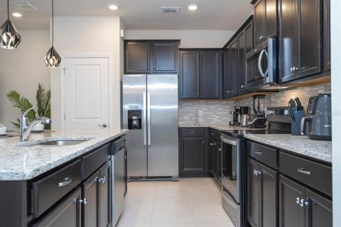 Townhouse in Davenport, Florida 5 bedrooms, 213.02 sq.m. № 2214153 - photo 23