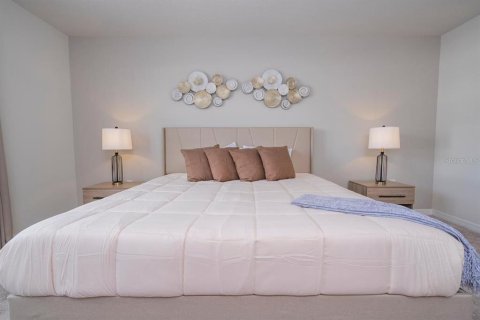 Townhouse in Davenport, Florida 5 bedrooms, 213.02 sq.m. № 2214153 - photo 13