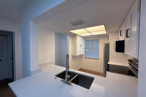 Condo in Clearwater, Florida, 2 bedrooms  № 1899922 - photo 7