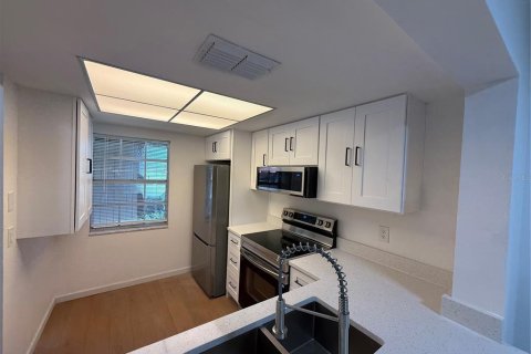 Condo in Clearwater, Florida, 2 bedrooms  № 1899922 - photo 5