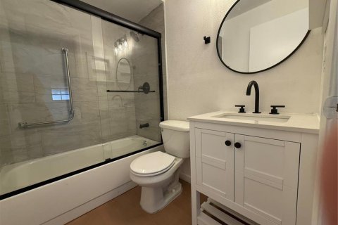 Condo in Clearwater, Florida, 2 bedrooms  № 1899922 - photo 12