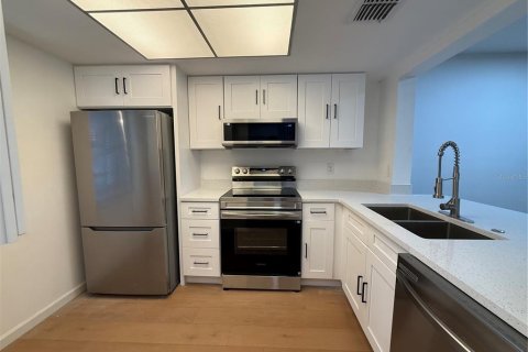 Condo in Clearwater, Florida, 2 bedrooms  № 1899922 - photo 3