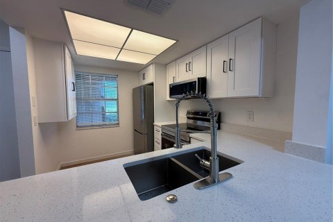 Condo in Clearwater, Florida, 2 bedrooms  № 1899922 - photo 4