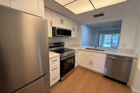 Condo in Clearwater, Florida, 2 bedrooms  № 1899922 - photo 8