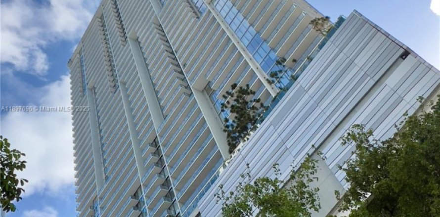 Condominio en Miami, Florida, 2 dormitorios  № 1948882