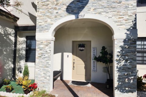 Townhouse in Homestead, Florida 3 bedrooms, 129.41 sq.m. № 2087252